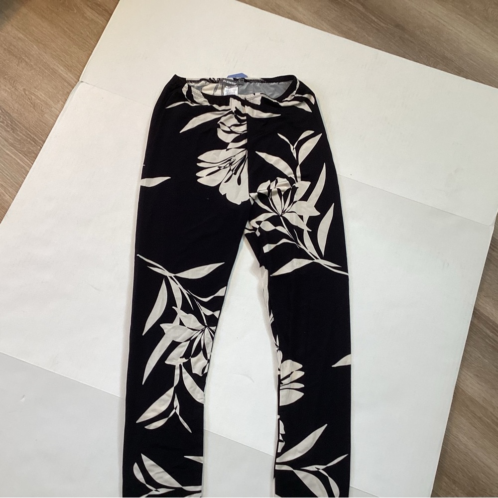 Alembika Floral Black and White Leggings